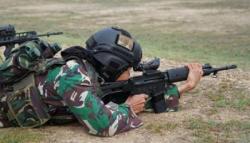 Helm Tempur dan Rompi Anti Peluru Marinir AS Jebol Ditembus Senapan Serbu SS1-V1 Buatan Pindad