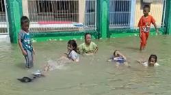 Banjir Rob Kembali Rendam Kawasan Pemukiman Warga Pesisir Gresik