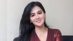 Gaya Diana Dee Starlight Pakai Dress Maroon Ketat Bikin Mata Netizen Melek