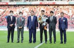 Son Heung-min Dianugerahi Medali Cheongnyong oleh Presiden Korea Selatan