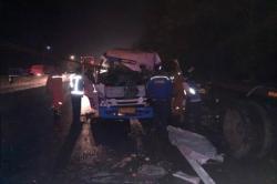 Truk Berhenti di Tol Cipularang Ditabrak Mobil Travel, 3 Tewas 5 Luka 