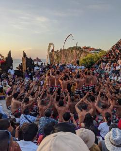 Makna dan Sejarah Tari Kecak Khas Bali