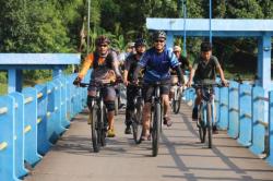 Peringati Hari Sepeda Dunia dan Hari Lingkungan Hidup, Bupati Agung Gowes Bareng dan Tanam Pohon