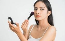 Simak Tips Pakai Foundation Agar Terlihat Natural