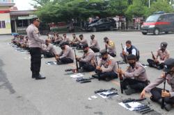 Tingkatkan Kemampuan, Personel Polres Agara Gelar Latihan Teknik Bongkar Pasang Senpi