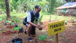 Pengabdian Masyarakat, FF Unair dan RS Terapung Ksatria Airlangga Singgah ke Pulau Gili Iyang