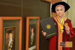 Kisah Mahasiswi Cantik Unpad, Rein Vidya Banafsha Lulus Jadi Wisudawan Termuda