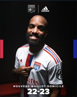 Resmi, Alexander Lacazette Kembali ke Pangkuan Olymique Lyonnais!