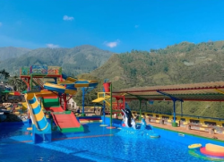 Rindu Alam BS Guci Tegal, Kolam Renang Waterboom dengan Pemandangan Indah