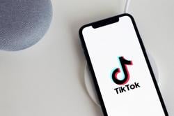 Viral! anak Raih Cuan Rp20 Juta dari TikTok, Bikin Orang Tua Haru