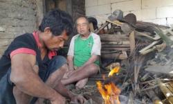 Kisah Abah Utay, Hidup di Hari Tua dengan Anak Gangguan Jiwa