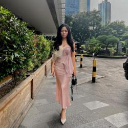 Seksinya Rachel Vennya Berbalut Strapless Dress, Netizen: Cantik Banget