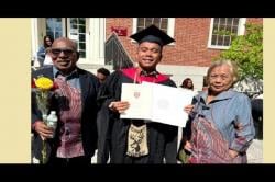 Inilah Penjual Kue yang Menjadi Putra Papua Pertama Meraih Gelar Master di Harvard