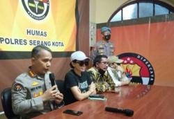 Nikita Mirzani Akhirnya Penuhi Panggilan Polisi, Didampingi Pengacara Datang ke Polres Serang Kota