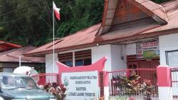 Ini Penjelasan Lurah Laang Tanduk Terkait Bendera Merah Putih yang Viral