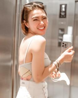 Wika Salim Pakai Tanktop Ketat di Lift, ini Komentar Netizen