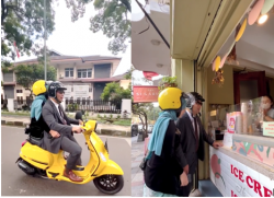 Ridwan Kamil Rayakan Kelulusan Zara dari SMAN 3 Bandung dengan Naik Vespa dan Makan Es Krim