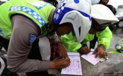 Pemotor Pakai Sandal Jepit Apakah Kena Tilang? Ini Penjelasan Polisi