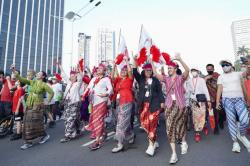 Ribuan Perempuan Dukung Pendaftaran Kebaya Sebagai Warisan Tak Benda Unesco