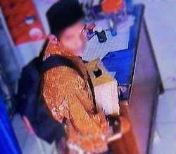 Aksi Maling Berkedok Minta Sedekah Terekam CCTV di Aceh Barat Daya