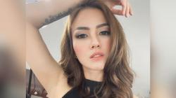 Pose Hot Nita Gunawan Pamer Tato Dibilang Mirip Agnes Mo