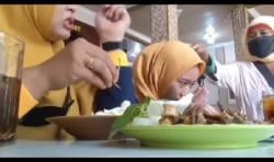 Jendul Kepala Pengunjung Rumah Makan Dilakukan Pengemis Sebelum Ngeloyor Pergi: Tak Diberi Uang