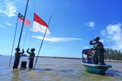 Patroli Patok Batas Indonesia Malaysia, Marinir Perbarui Bendera Merah Putih