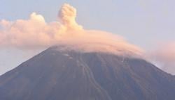 Keluarkan Awan Panas 7 Kilometer, Gunung Semeru Berstatus Siaga