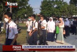 Ratusan Siswa Calon Peserta Didik di Tegal Antri Daftar Akun PPDB