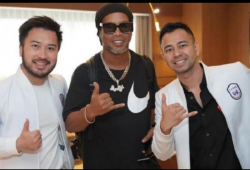 Ronaldinho Ada di Indonesia, Ternyata Ini Tujuannya