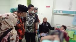 Peserta Sunat Massal Gratis Membludak, Dari 49 Berhasil 1 Gagal Karena Kelainan