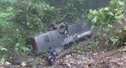 Adu Kambing Bus vs Bus di Jembrana Bali, Satu Bus Masuk Jurang