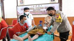 Adakan Khitanan Massal, Puluhan Anak Dapat Bingkisan dari Polwan Cantik Salatiga