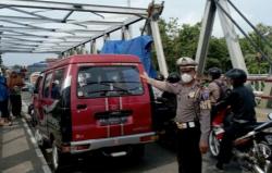 Lucu! Diduga Maling Mobil Gagal Bawa Kabur Mobil Curian Gara-gara Kehabisan Bensin