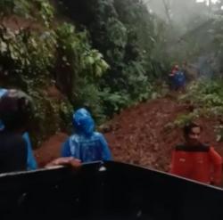 Longsor, Jalur Gunung Ijen Kawasan Erek-Erek Ditutup Total