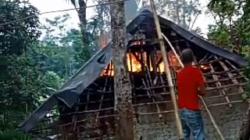 Viral! Warga Bakar Rumah Ayah Cabul yang Hamili Anak Kandung