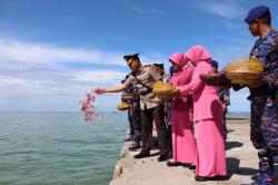 Polres Aceh Barat Gelar Ziarah dan Tabur Bunga di Taman Makam Pahlawan