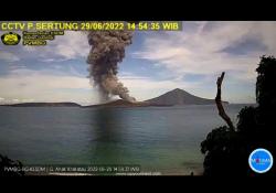 Gunung Anak Krakatau Erupsi,PVMBG: Kolom Abu Setinggi 2 KM di Atas Puncak