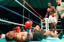 Guncang Dunia Tinju, James Buster Douglas KO Mike Tyson di Ronde 10