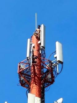 Stres Mau Bunuh Diri, Pria di Negeri Jiran Ini Nekad Panjat Tower Selular 45 Meter, Begini Endingnya
