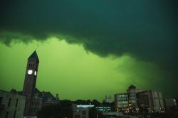 Ini Penjelasan Ahli Tentang Fenomena Langit Hijau di Amerika