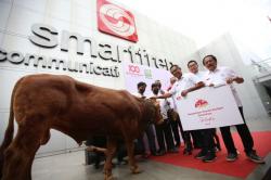 Yayasan Muslim Sinar Mas Bersama Smartfren Salurkan Hewan Kurban