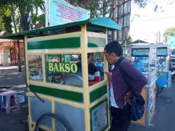 Wabah PMK Membuat Pedagang Bakso Keliling di Probolinggo Menjerit