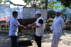 Kapolres Tegal Kota Serahkan Hewan Kurban ke Takmir Masjid Darul Faizin Aspol R Suprapto