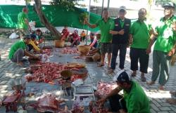 DKM Subulussalam Harjamukti Cirebon Salurkan Puluhan Hewan Qurban