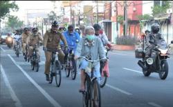 Wali Kota Madiun Gowes Pagi, Serap Aspirasi Pelaku Seni di Lapak Obor