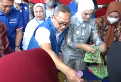 Bagikan Minyak Goreng Gratis Sambil Kampanye, Mendag Zulkifli Hasan Ditegur Presiden Jokowi