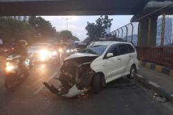 Diduga Mengantuk, Pengemudi Avanza Tabrak Kendaraan Lain di Bekasi, Begini Kondisi Mobilnya