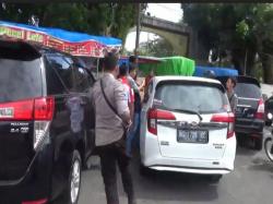 Detik-Detik Penarikan Paksa Mobil Oleh Debt Colector di Depan Polres Begini Kronolgisnya