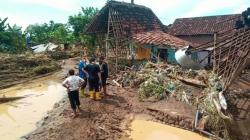 Banjir Bandang Terjang Puluhan Rumah Warga Hanyut, Belasan Kendaraan Tertimbun